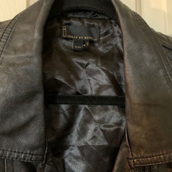 XL Faux Leather Vest, great quality & condition - Picture 2 of 4